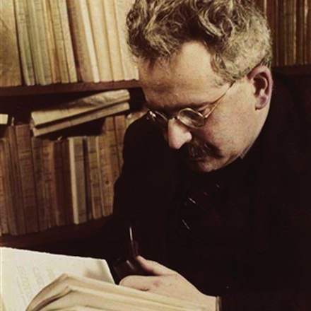 Walter Benjamin reads Sigfried Giedion, "Bauen in Frankreich" (1928)