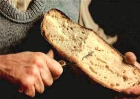 Cutting a slice of peasant bread (une tranche de pain bis)