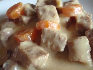 blanquette de veau, meat, carrots, white sauce