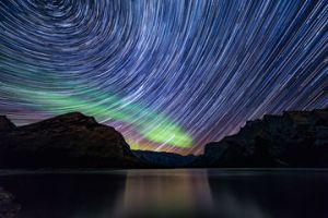 Startrail_green_aurora_arora