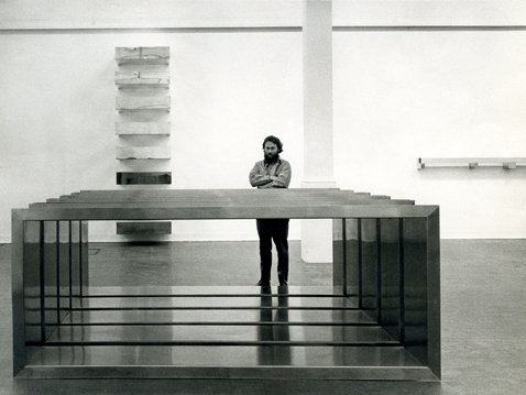 donald-judd-at-whitechapel-gallery-london-1970-photo-by-richard-einzig-2