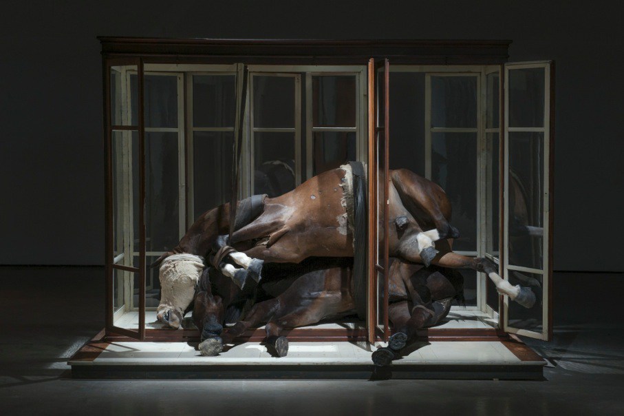 Berlinde De Bruyckere, No Life Lost II, Installation view, Hauser and Wirth, Image courtesy of the gallery, 2016 ©Mirjam Devriendt